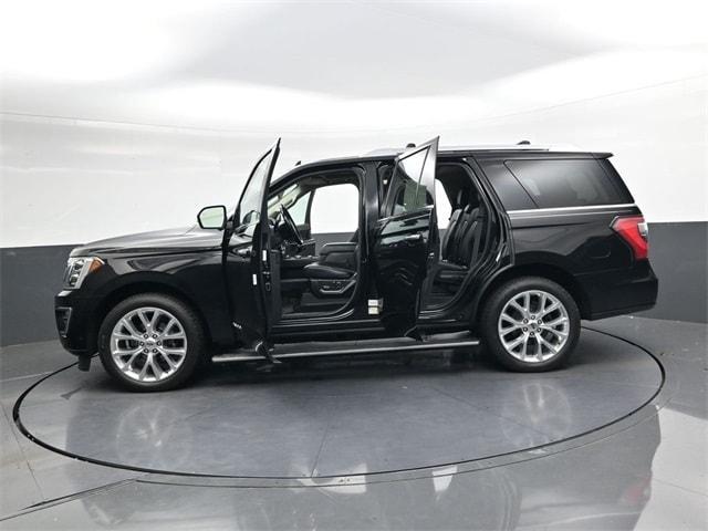 Photo of 2018 Shadow Black Ford Expedition