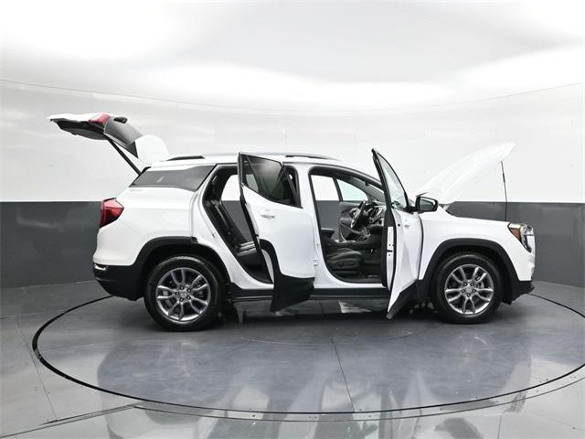 Photo of 2023 Summit White GMC Terrain