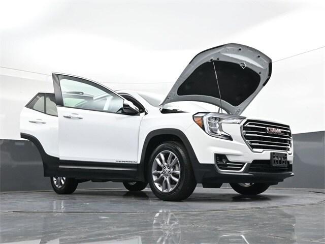 Photo of 2023 Summit White GMC Terrain