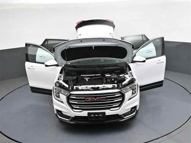 Photo of 2023 Summit White GMC Terrain