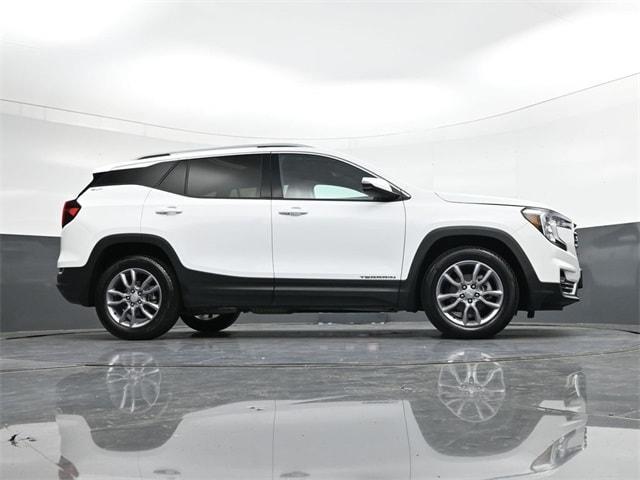 Photo of 2023 Summit White GMC Terrain