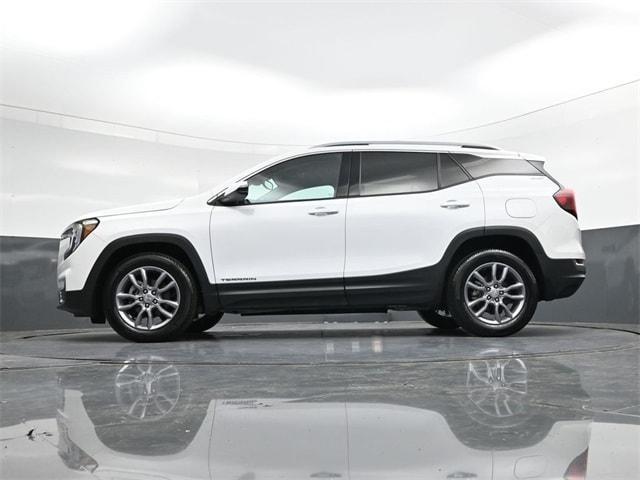Photo of 2023 Summit White GMC Terrain