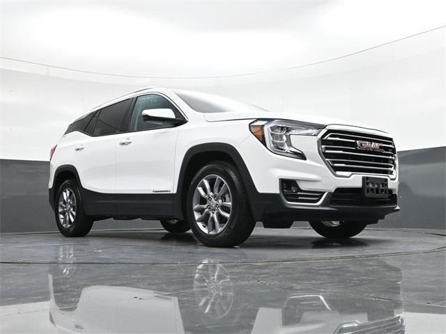 Photo of 2023 Summit White GMC Terrain