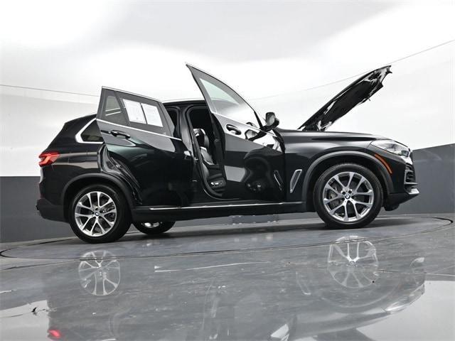 Photo of 2019 Black Sapphire Metallic BMW X5