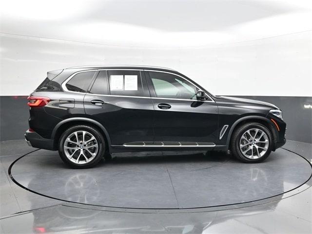 Photo of 2019 Black Sapphire Metallic BMW X5