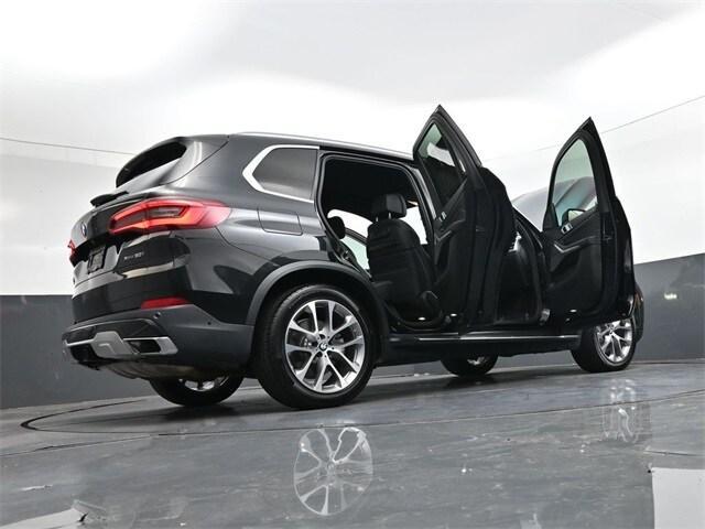 Photo of 2019 Black Sapphire Metallic BMW X5