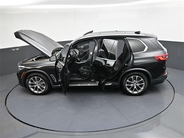 Photo of 2019 Black Sapphire Metallic BMW X5