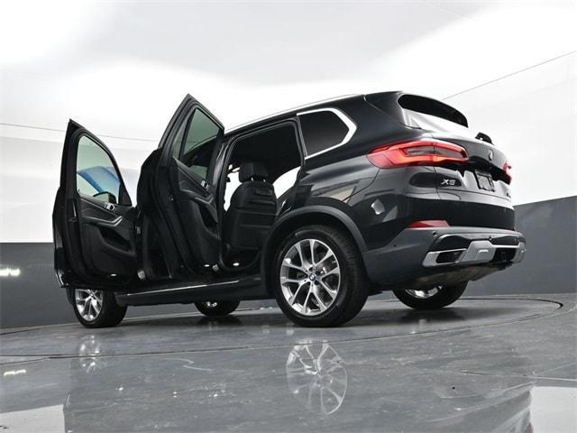 Photo of 2019 Black Sapphire Metallic BMW X5