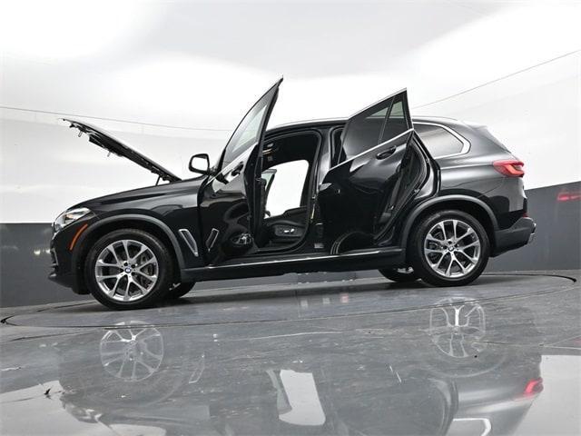 Photo of 2019 Black Sapphire Metallic BMW X5