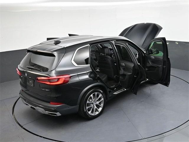 Photo of 2019 Black Sapphire Metallic BMW X5