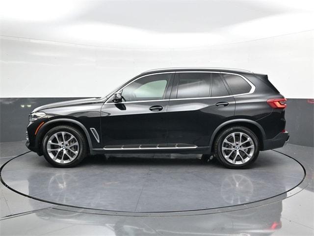 Photo of 2019 Black Sapphire Metallic BMW X5