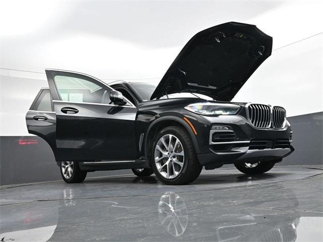 Photo of 2019 Black Sapphire Metallic BMW X5