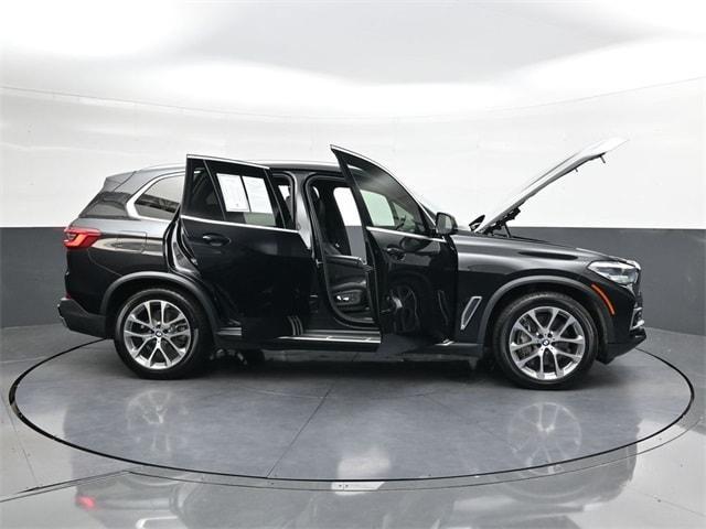 Photo of 2019 Black Sapphire Metallic BMW X5
