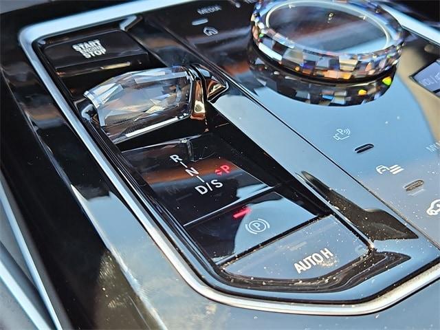 Photo of 2025 Mineral White Metallic BMW 760