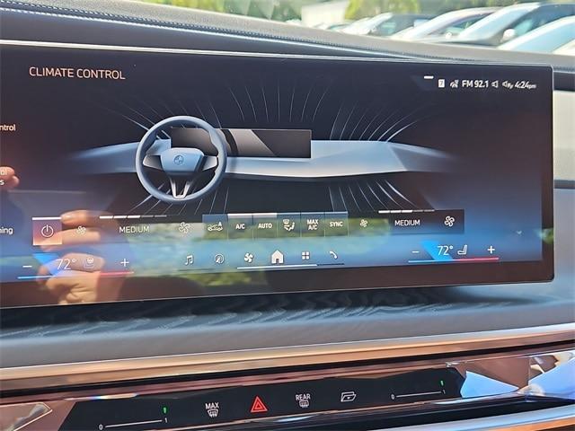 Photo of 2025 Mineral White Metallic BMW 760