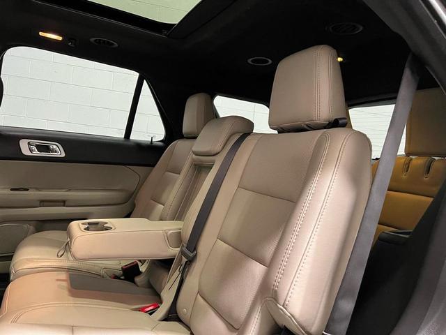 Photo of 2013 Black Ford Explorer