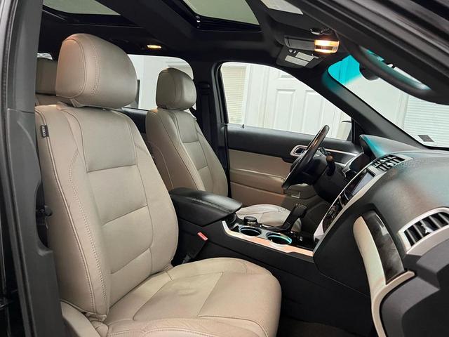 Photo of 2013 Black Ford Explorer