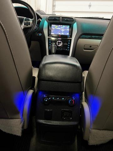 Photo of 2013 Black Ford Explorer
