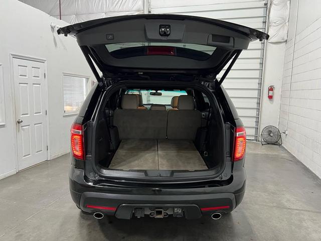 Photo of 2013 Black Ford Explorer