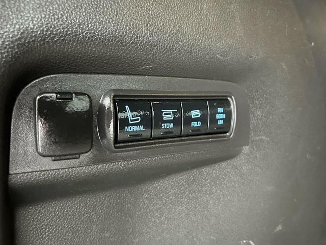 Photo of 2013 Black Ford Explorer