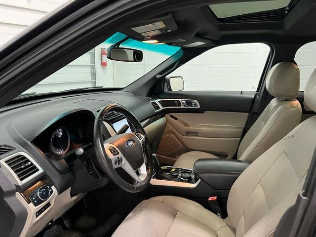 Photo of 2013 Black Ford Explorer