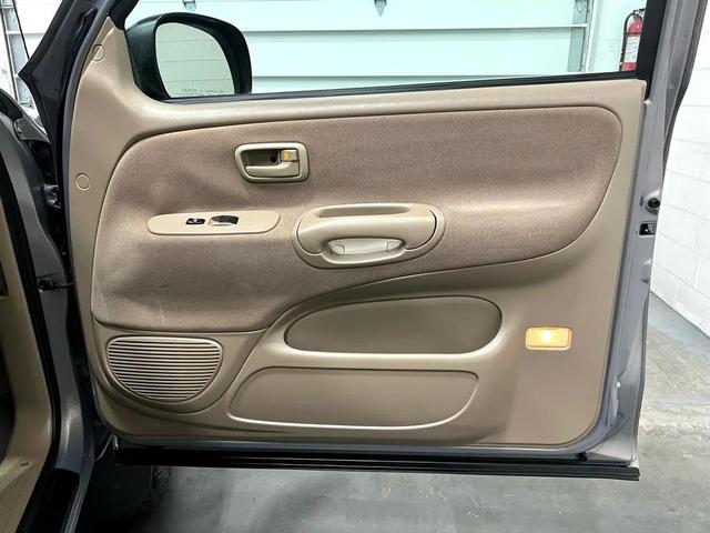 Photo of 2001 Gray Toyota Tundra