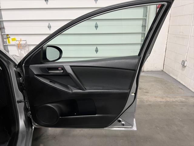 Photo of 2013 Silver Mazda Mazda3