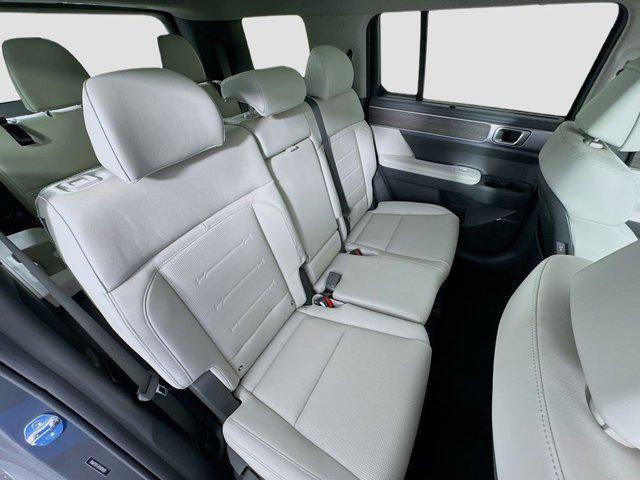 Photo of 2025 Gray Hyundai SANTA FE HEV