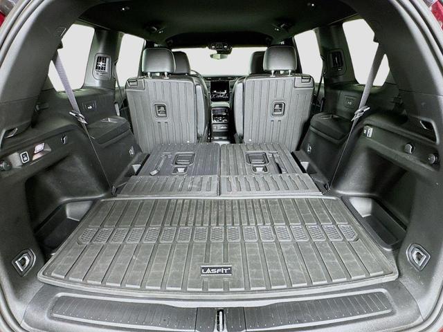 Photo of 2023 Velvet Red Pearlcoat Jeep Grand Cherokee L
