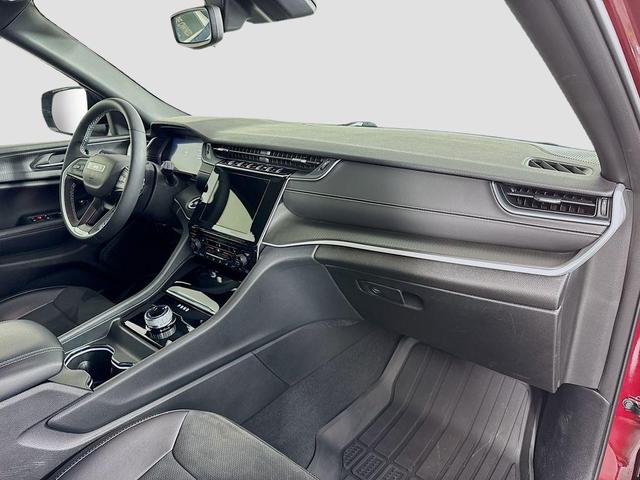 Photo of 2023 Velvet Red Pearlcoat Jeep Grand Cherokee L