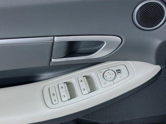 Photo of 2025 Silver Hyundai SONATA Hybrid