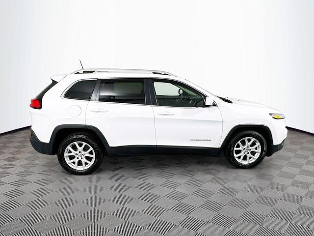 Photo of 2016 Bright White Clearcoat Jeep Cherokee