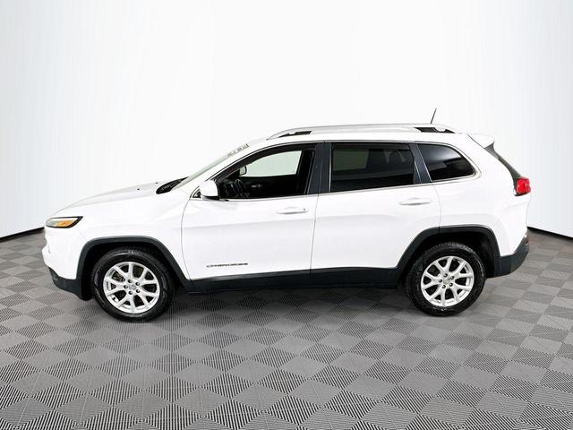 Photo of 2016 Bright White Clearcoat Jeep Cherokee