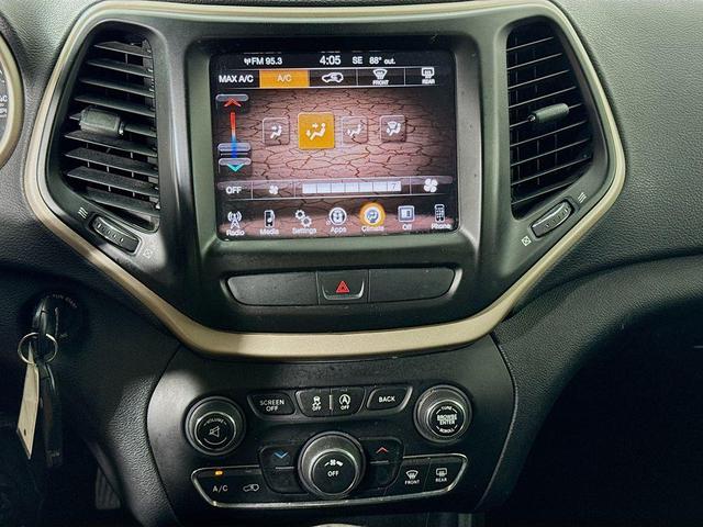 Photo of 2016 Bright White Clearcoat Jeep Cherokee