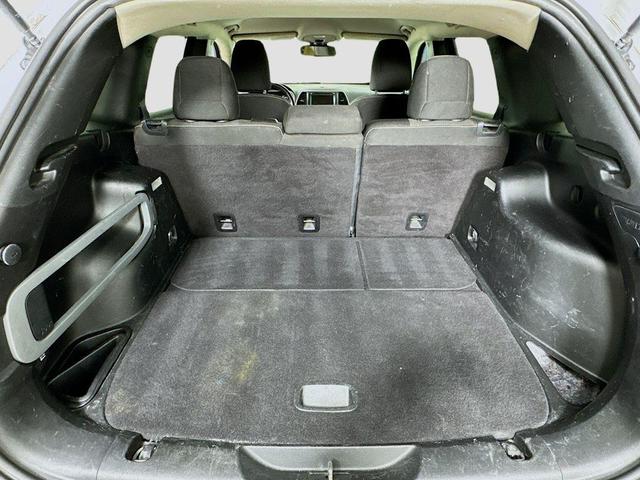 Photo of 2016 Bright White Clearcoat Jeep Cherokee