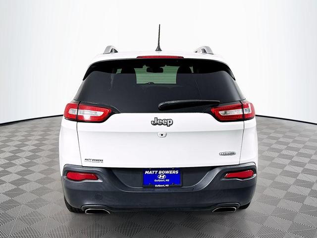 Photo of 2016 Bright White Clearcoat Jeep Cherokee