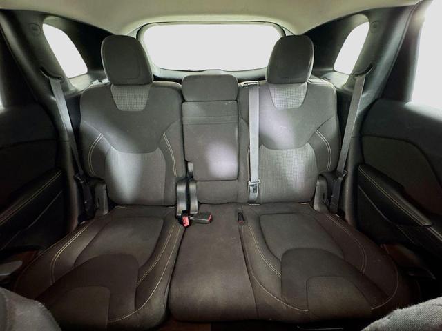 Photo of 2016 Bright White Clearcoat Jeep Cherokee