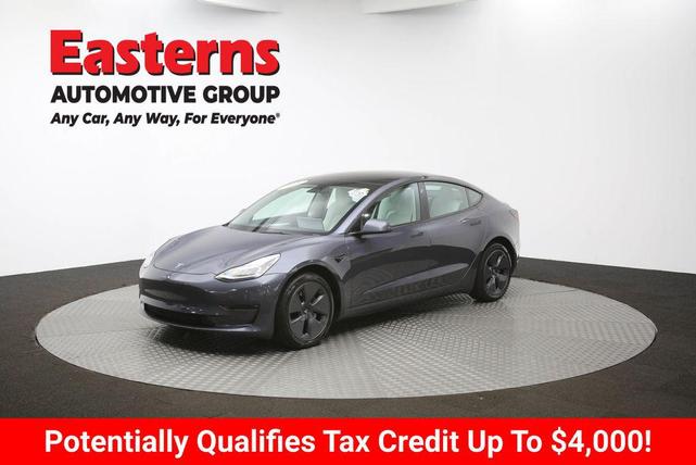 Photo of 2022 Gray Tesla Model 3