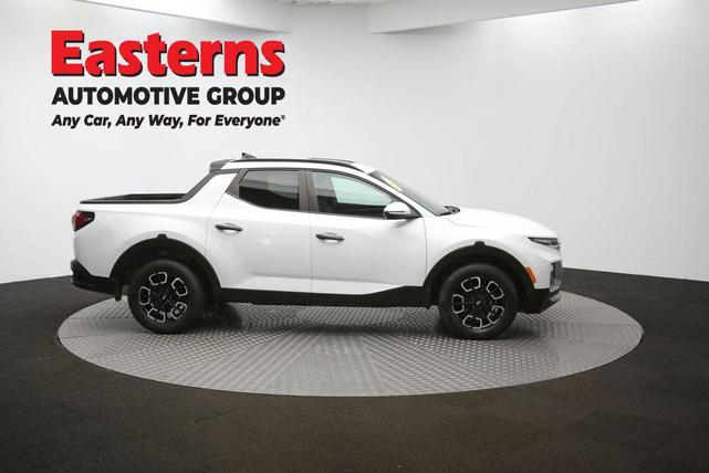 Photo of 2023 Atlas White Hyundai SANTA CRUZ