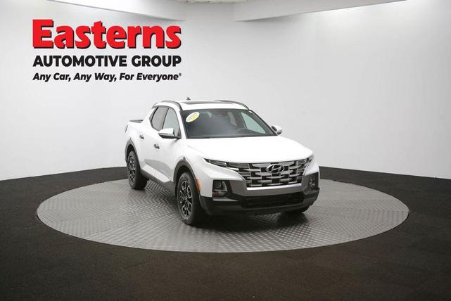 Photo of 2023 Atlas White Hyundai SANTA CRUZ