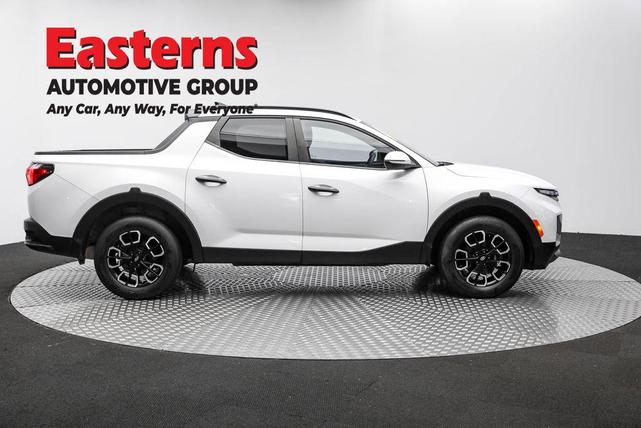 Photo of 2023 Atlas White Hyundai SANTA CRUZ