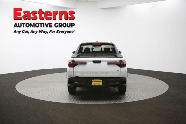 Photo of 2023 Atlas White Hyundai SANTA CRUZ