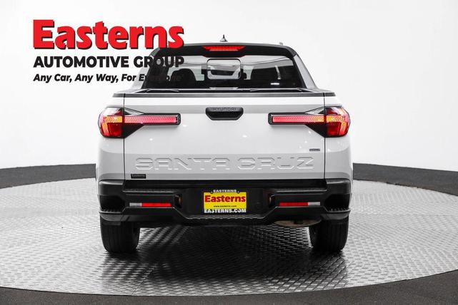 Photo of 2023 Atlas White Hyundai SANTA CRUZ