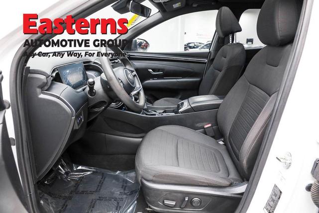 Photo of 2023 Atlas White Hyundai SANTA CRUZ