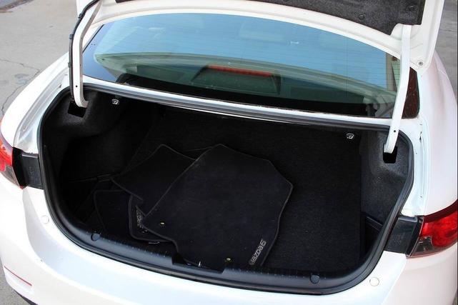Photo of 2014 Snowflake White Pearl Mazda Mazda6