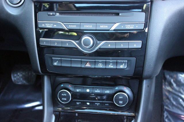 Photo of 2018 Majestic White INFINITI QX30