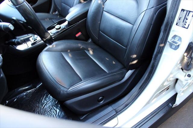 Photo of 2018 Majestic White INFINITI QX30