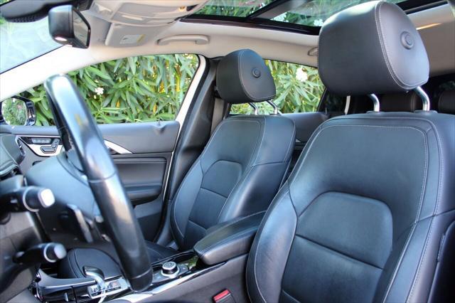 Photo of 2018 Majestic White INFINITI QX30