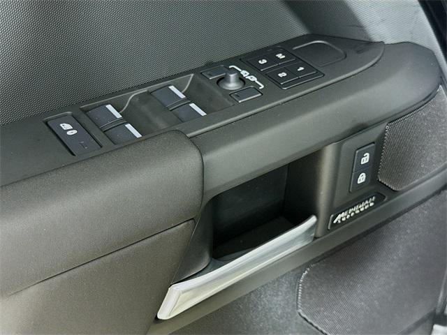 Photo of 2025 Santorini Black Metallic Land Rover Defender