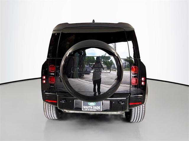 Photo of 2025 Santorini Black Metallic Land Rover Defender